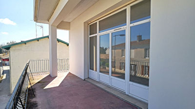 Biganos Centre-Ville ! Appartement 5 pieces de 152 m2 avec balcons et parking !