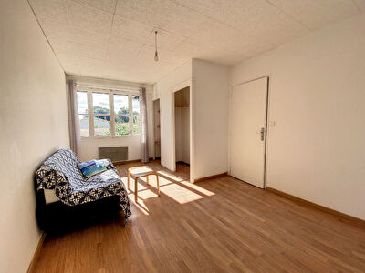 Biganos proche centre ville ! Appartement T1 de 29 m2 expose Sud avec parking !