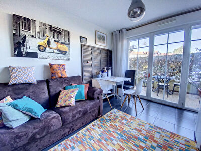 Gujan-Mestras : au pied des commerces, T2 de 36,71 m2 au calme avec terrasse et 2 parkings !