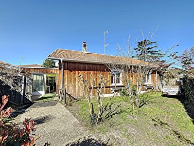 GUJAN LA HUME ! Maison de 153 m2 sur une parcelle de 590 m2 avec garage ! Plage a 600m !
