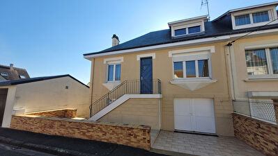 MAISON DE VILLE