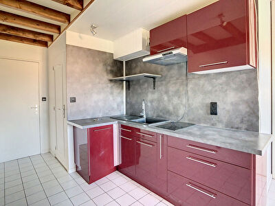 Appartement T2 en duplex avec cave et place de stationnement- 26200 Montelimar