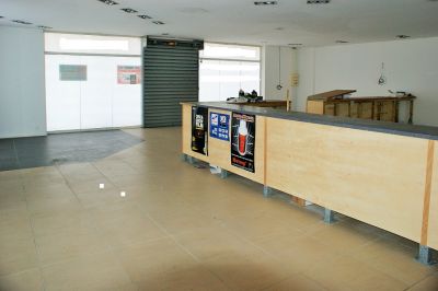LOCAL COMMERCIAL