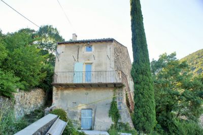 MAISON EN PIERRE
