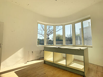 Montelimar - Appartement a amenager avec jardinet