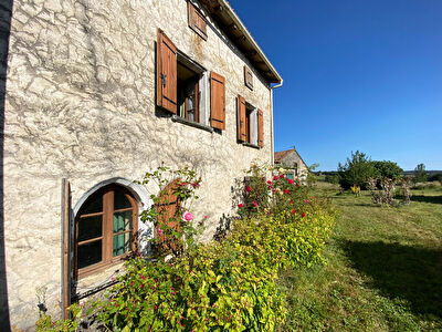 Maison a vendre a Varaignes 5 pieces, avec granges et dependances