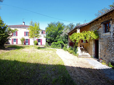 Propriete avec dependances tres proche de Brantome