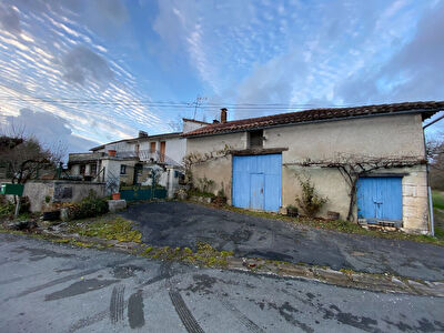 Maison avec dependances secteur Brantome en Perigord