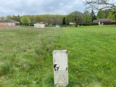 A vendre Terrain Saint Estephe environ 1600 m2 (24 Dordogne)