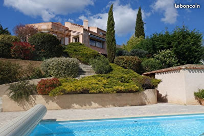Villa Puyloubier T9 belles prestations