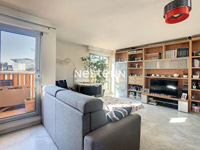 Dernier etage - 2 terrasses - 3 Balcons - Traversant - proximites polygone riviera - Parking