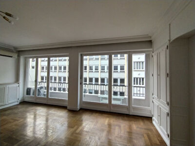 Appartement Lyon 3 - Secteur Prefecture/Place Guichard - dernier etage avec ascenseur - 115 m2 - 3 chambres - 2 balcons et cave