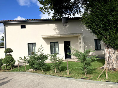 Tres jolie maison entierement renovee sur la commune d'Estrablin de 97 m2 sur terrain de 369m2