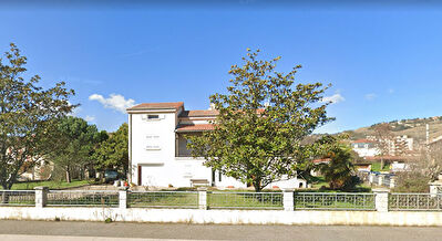 Maison a Condrieu de 9 pieces , 291m2 sur 1430m2 de terrain, garage, cave, grenier