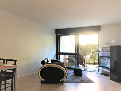T2 en rez de chaussee dans residence calme (exterieur + parking)