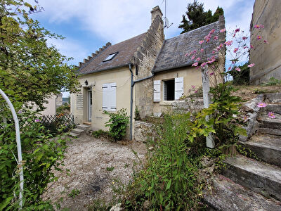 Charmante maison en pierre dans un village calme et proche des commerces