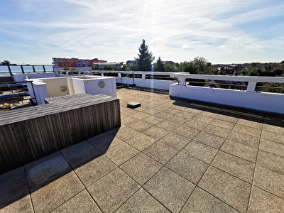 Dans une residence recente, appartement a Combs La Ville 4 pieces 86.45 m2, comprend une place de parking