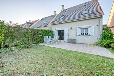 A vendre chez Nestenn Yerres et nulle part ailleurs, Maison Yerres 7 pieces 3 chambres, comprend un garage et 2 bureaux