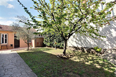 Maison spacieuse et arbobree Villeurbanne 7 pieces 180 m2