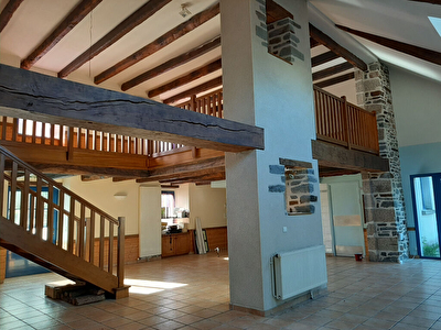 A vos projets !! Ensemble immobilier : local de 300 m2 + appartement - Centre Morbihan