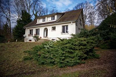 A vendre, magnifique maison de caractere sur sous sol complet dans parc a SOISSONS