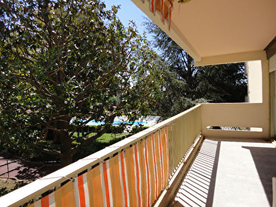 Appartement Antibes 4 pieces cave et garage piscine tennis