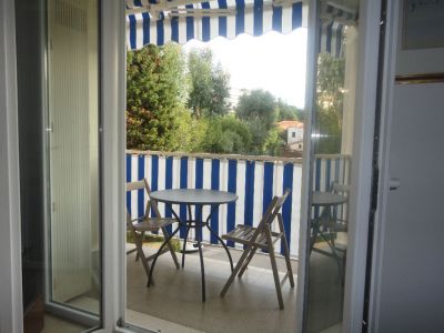 JUAN LES PINS : Centre ville au calme 2/3 pieces 58 m2 centre ville entierement renove ( garage en option )