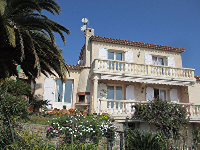 Le Golfe Juan - Maison 6 pieces sur les hauteurs, vue mer panoramique
