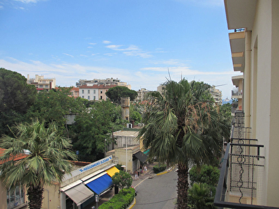 Juan les Pins Appartement 3 pieces 86m2 traversant proche plages