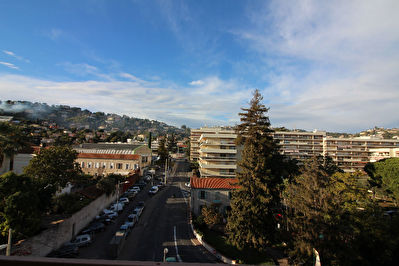 Appartement Le Golfe Juan 1 piece 26.15 m2 + balcon + cave