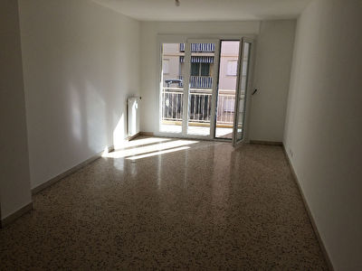 Juan les pins : Centre ville Appartement 3 pieces + 2 terrasses + ( option garage ) + cave,a pied des commerces et plages