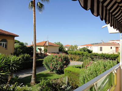 Juan les pins : Studio 33m2 terrasse 11m2 sud + garage + cave