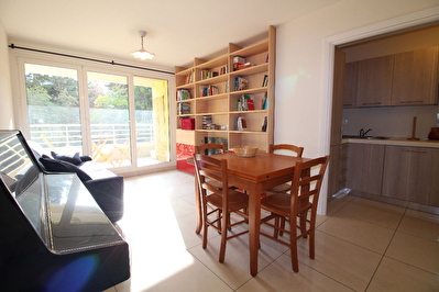 Juan les Pins: 2 pieces 41m2 + Balcon + Parking en ss-sol