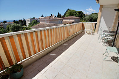 Antibes : Appartement 4 pieces 122m2 garage double vue mer panoramique