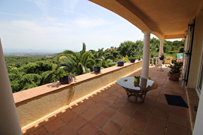 Maison 8 pieces 4 chambres 210m2 vue dominante piscine sous-sol 210m2 double garage