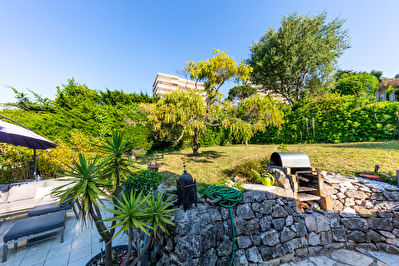 Antibes Villa proche centre ville 5 pieces, 3 chambres, terrasses, parkings, acces piscine.