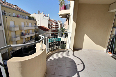 Appartement Juan Les Pins 2/3 pieces 46.05m2 + terrasse + garage en sous-sol