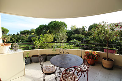 Appartement Villeneuve Loubet 2 pieces 47 m2 piscine cave et parking
