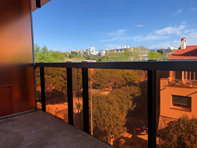Appartement Juan Les Pins 3 pieces 75m2 garage cave traversant etage eleve