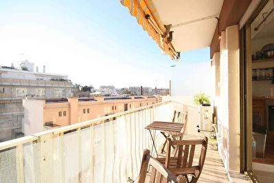 Antibes centre secteur ilette grand studio + coin nuit + cave