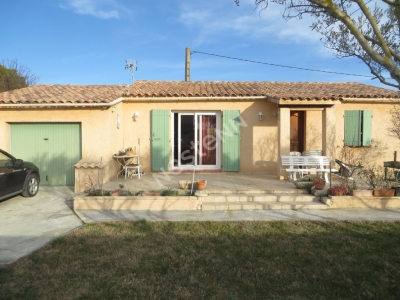 SORGUES Maison plain pied avec jardin