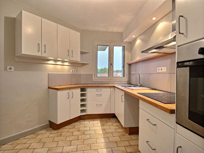 Appartement Avignon T4 entierement renove avec 3 chambres, cave et garage