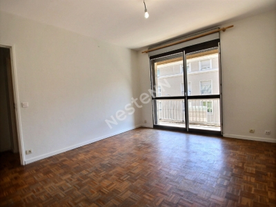 Appartement T2 INTRA MUROS AVEC ASCENSEUR, BALCON, CAVE . A VOIR