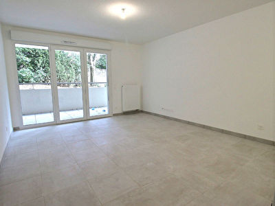 Appartement Villeneuve Les Avignon T3 avec terrasse et double place de stationnement