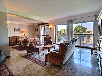 Appartement Avignon 4 pieces 106 m2 au pied des remparts