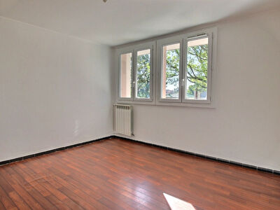 Appartement Avignon T3 chauffage collectif et cave