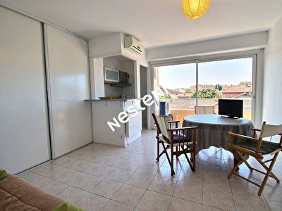 grand studio meuble dans residence securisee avec CLIM