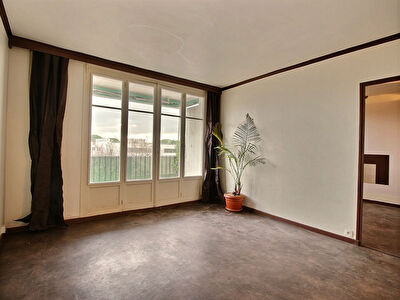 Appartement Avignon T2 dans residence fermee, terrasse et cave