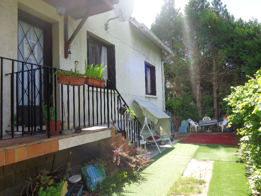 Charmante Maison De 87 M2 Sur Un Jardin De 257 M2 A Avon Proche De La Gare