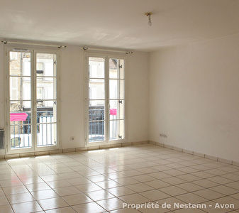 Tres Bel Appartement refait a neuf dans Residence de Standing de 3 PIECES - 82 M2 a FONTAINEBLEAU
